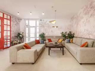 Зона отдыха в холле отеля